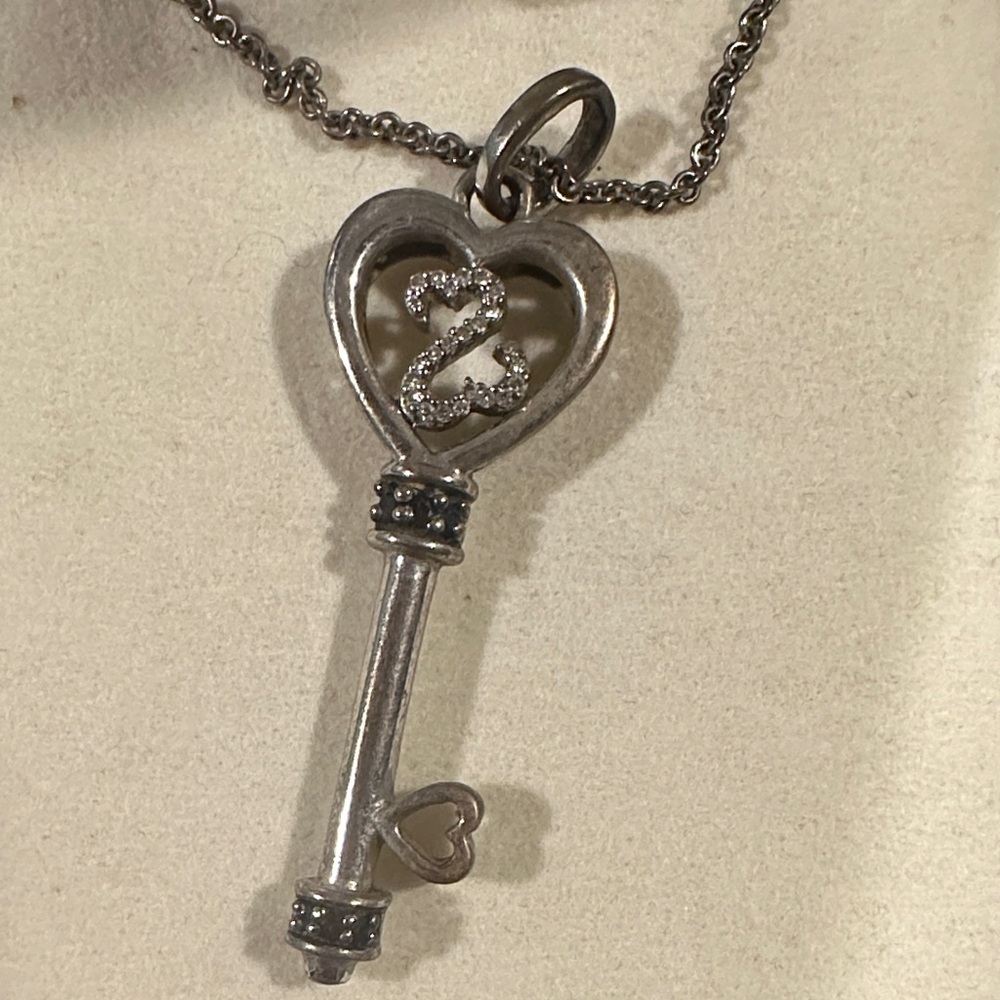 Chic Silver Heart Diamond Key Necklace